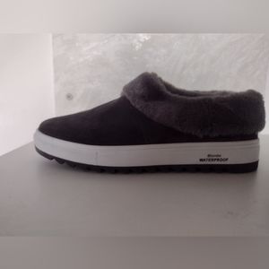 Blondo NEW grey fluffy slipper boots